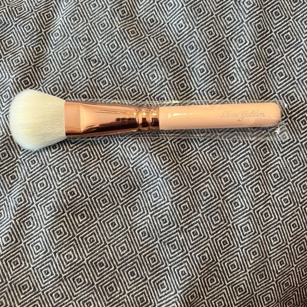 Zoeva Rose Golden Makeup Brush - Luxe Cheek Finish (126)